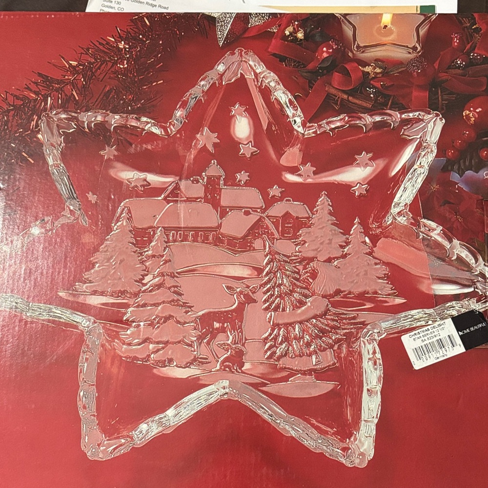 Festive Star-Shaped Glass Platter with Holiday Scene